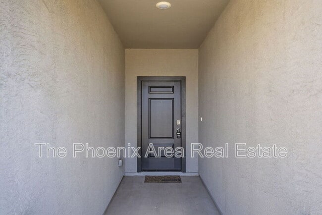 Building Photo - 2761 W Seaver Ave