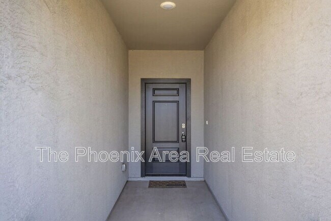Building Photo - 2761 W Seaver Ave