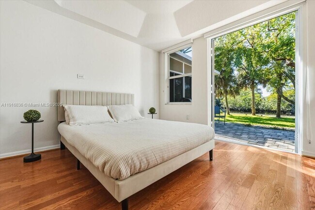 Building Photo - 413 NW 23rd Ave