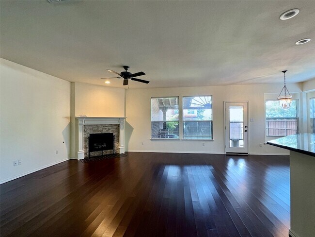 Building Photo - 9705 Hickory St