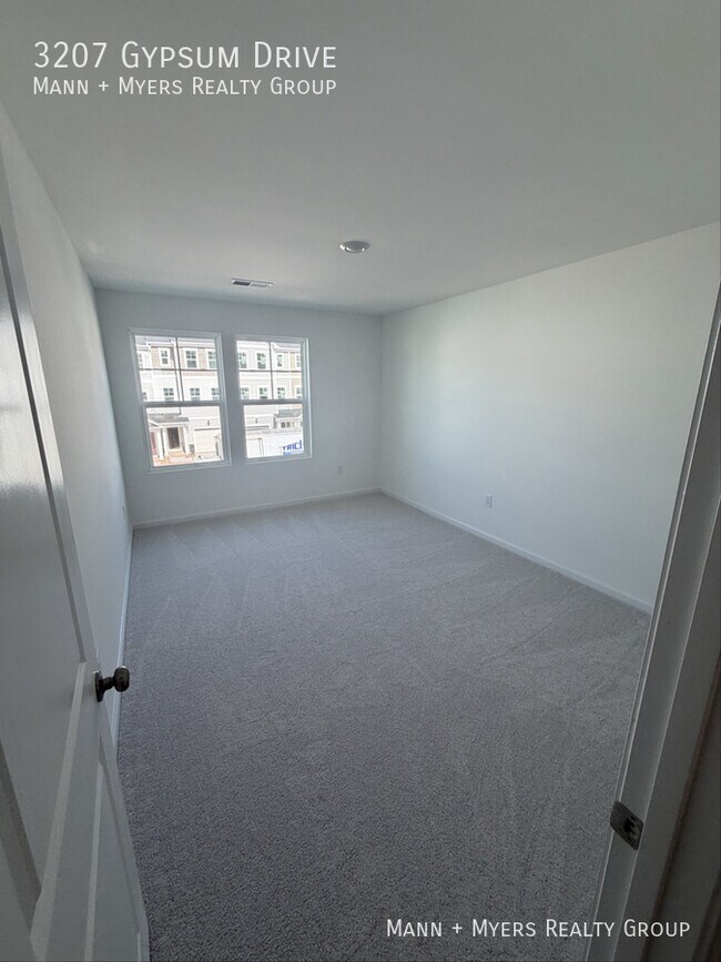 Building Photo - 3207 Gypsum Dr