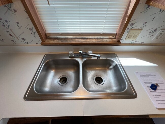Building Photo - 2 Bedroom 2 Bath Updated Mobile Home in Cliffview Mobile Home Park. Very well kept-up area.