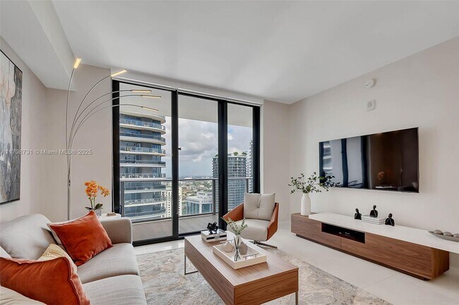 Primary Photo - 1010 Brickell Ave