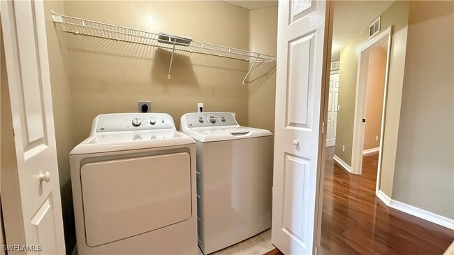 Building Photo - 8431 Village Edge Cir