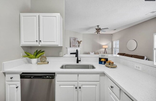 Building Photo - 418 Creek Side Ln