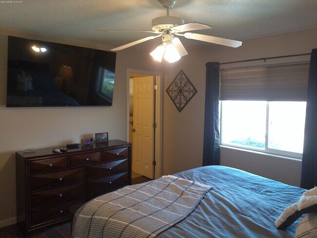 Building Photo - 3501 Iroquois Dr