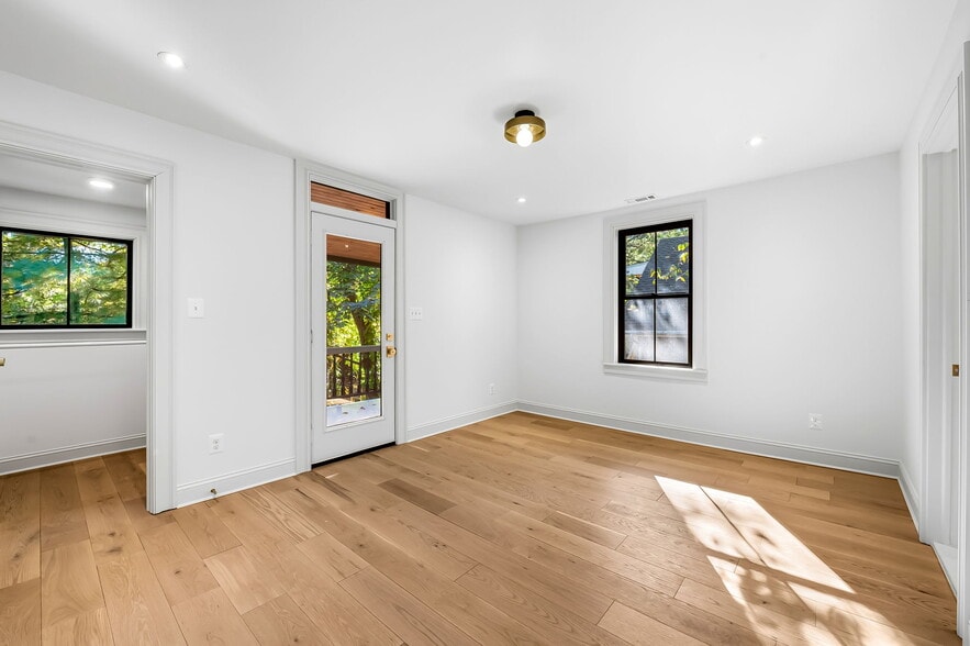 Primary bedroom on 2nd floor with walk-in closet - 4629 Keswick Rd