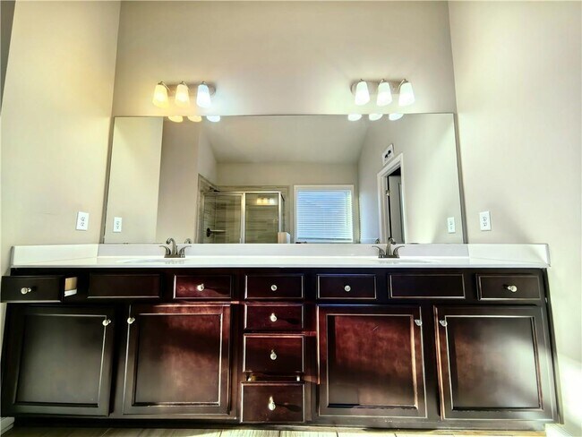 Building Photo - 3068 Ivy Crossing Dr