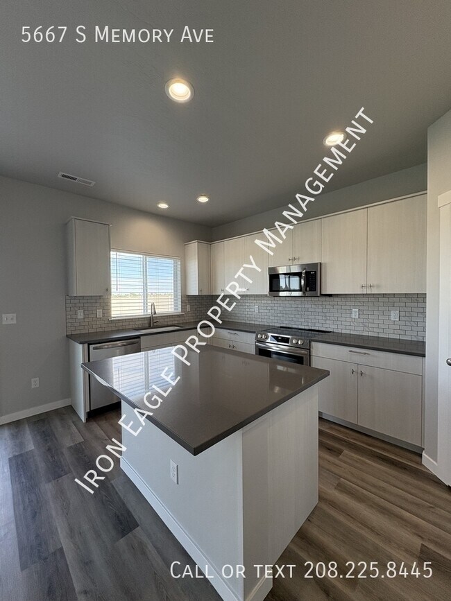 Building Photo - 5667 S Memory Ave