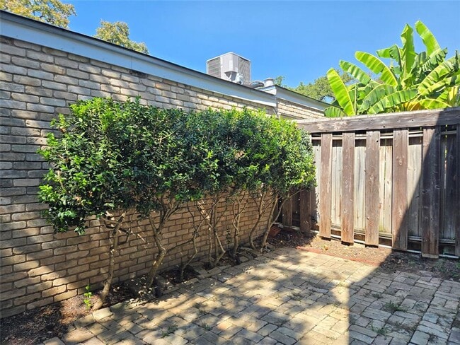 Building Photo - 1500 Elton Ln
