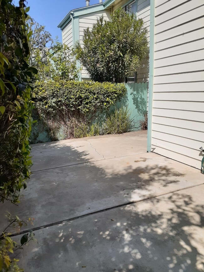 Building Photo - 20543 S Vermont Ave