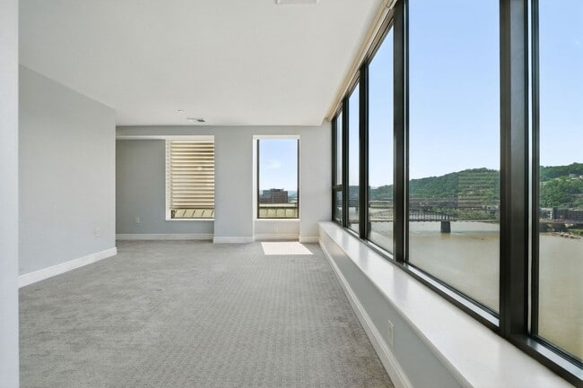 Building Photo - Welcome to Downtown Living with a view