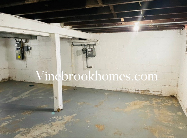 Building Photo - 4875 N Overlook Ave