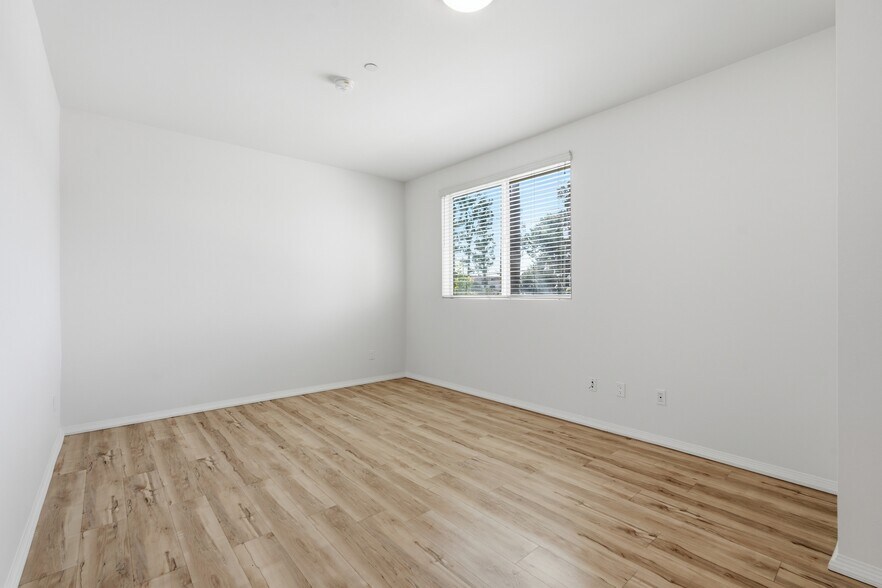 Building Photo - 13941 Sherman Way