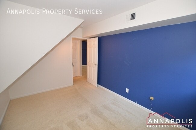 Building Photo - 4 Youngs Farm Ct