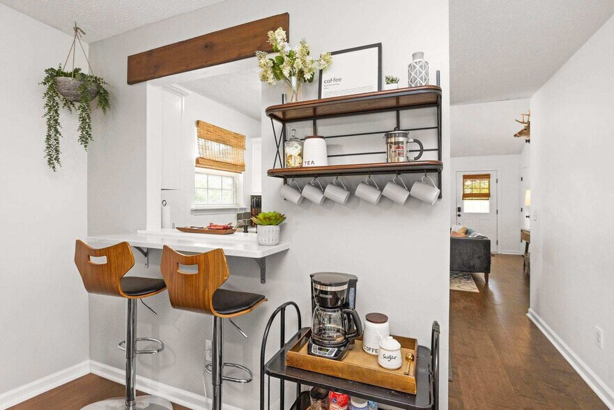 Building Photo - 3842 Hutson Ave