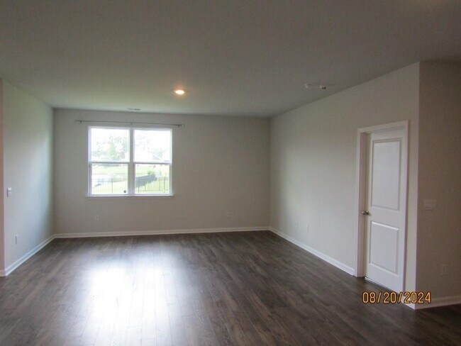 Building Photo - 2155 Ainsley Dr