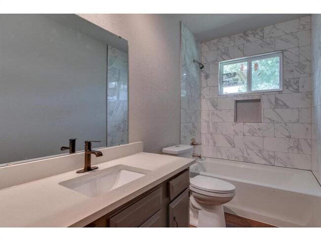 Building Photo - 606 Elderberry Cove