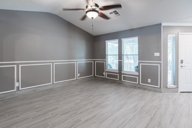 Building Photo - 692 Scheel-