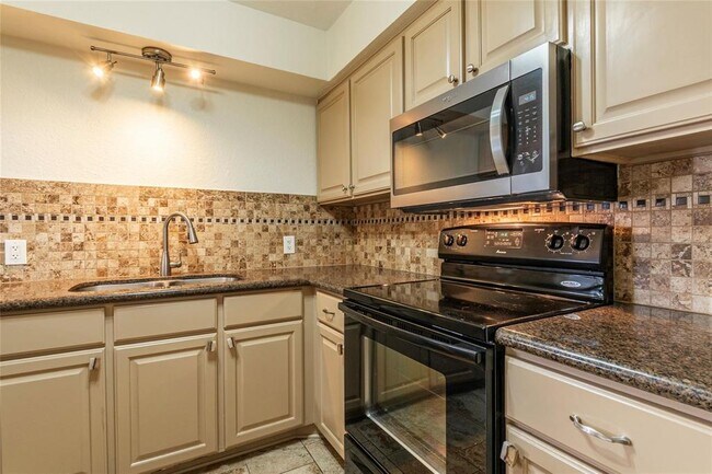 Building Photo - 1456 Silverpines Rd