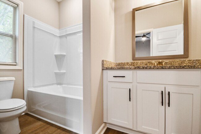 Building Photo - Pet Friendly Three Bedroom!