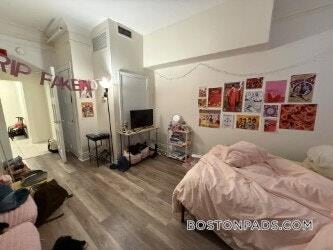 Building Photo - 62 Boylston St