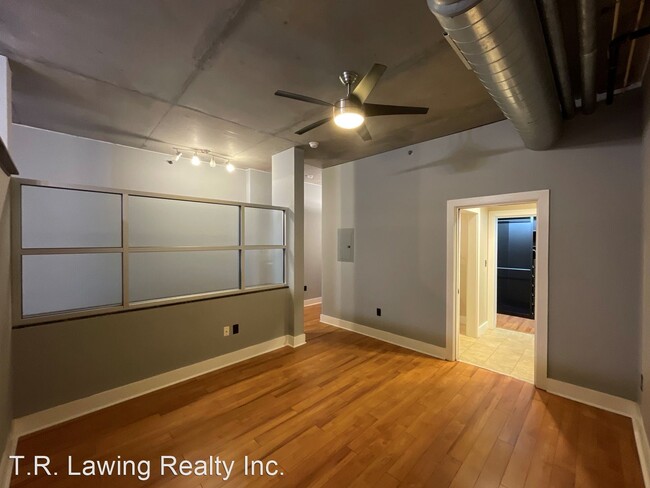 Building Photo - 1 br, 1 bath House - 505 E 6th Street #302