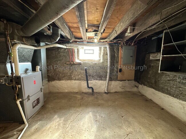 Building Photo - 208 Rolfe St
