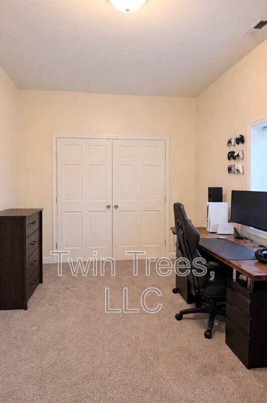 Building Photo - 5942 Lonas St