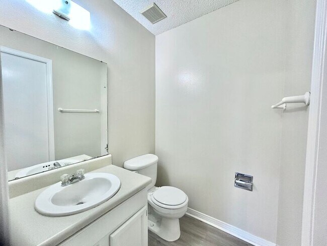 Building Photo - 9345 Chisholm Rd