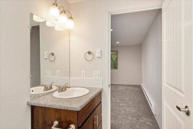 Building Photo - Lancaster Apartments | 2 Bedroom Apartment for Rent – Boise North End