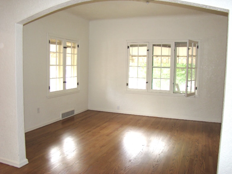 Building Photo - 645 S Whitcomb St