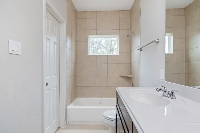 Building Photo - 1043 Marcolin