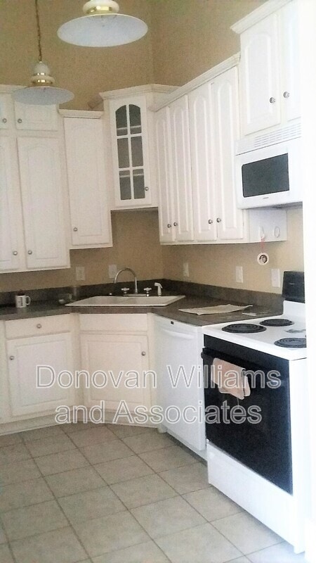 Building Photo - 135 E Wilson Ave