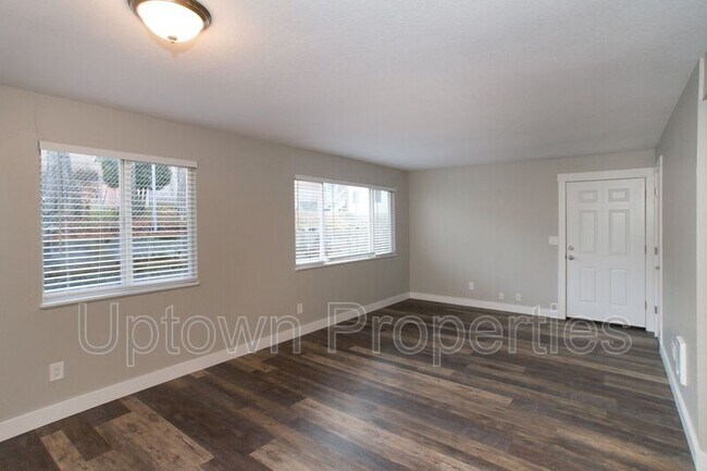 Building Photo - 2602 NE Lombard St