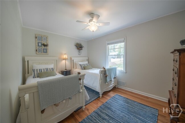 Building Photo - 180 Sherwood Dr