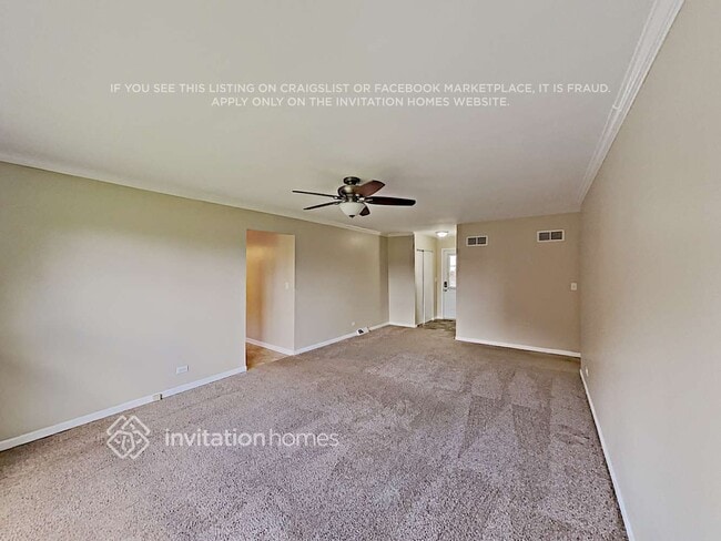 Building Photo - 416 Deerpath Dr