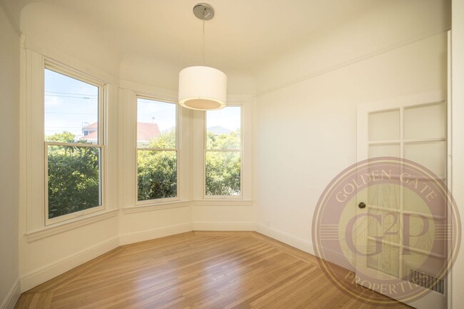 Building Photo - Cole Valley - 2 BR, 1 BA Condo 766 Sq. Ft....