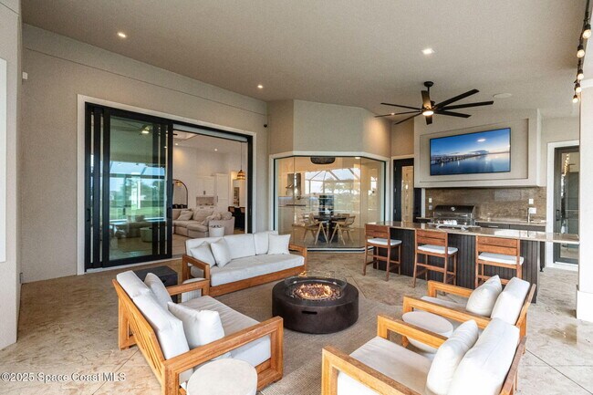 Building Photo - 8499 Serrano Cir