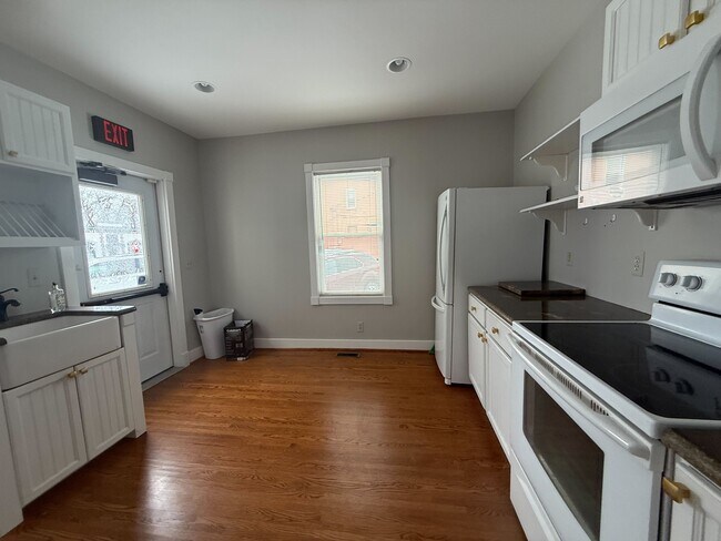 Building Photo - 256 S Water St