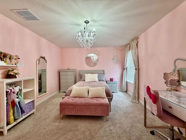 Building Photo - Exceptional 4BR, 3BA Home in Desirable Knox Ridge