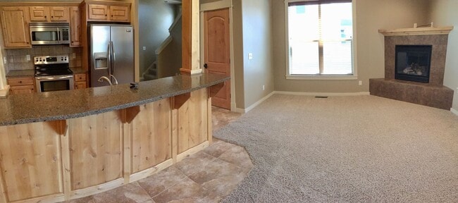 Building Photo - 2811 Blackbird Dr