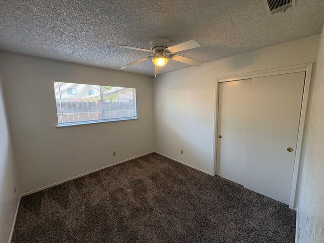Building Photo - 3708