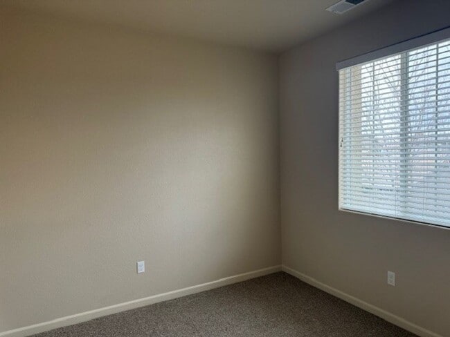 Building Photo - East Sparks Three Bedroom Home