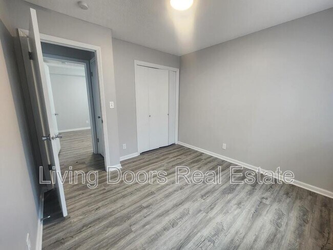 Building Photo - 660 S 20th St