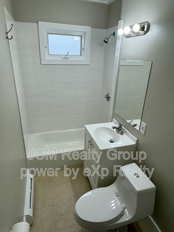 Building Photo - 23 Mall St