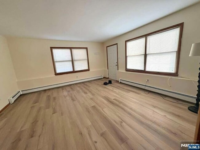 Building Photo - 402 Farnham Ave