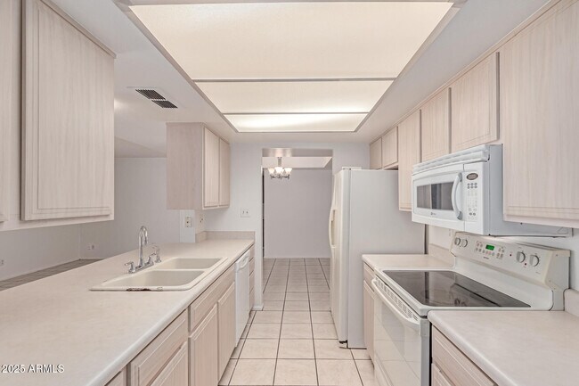 Building Photo - 5528 W Calavar Rd