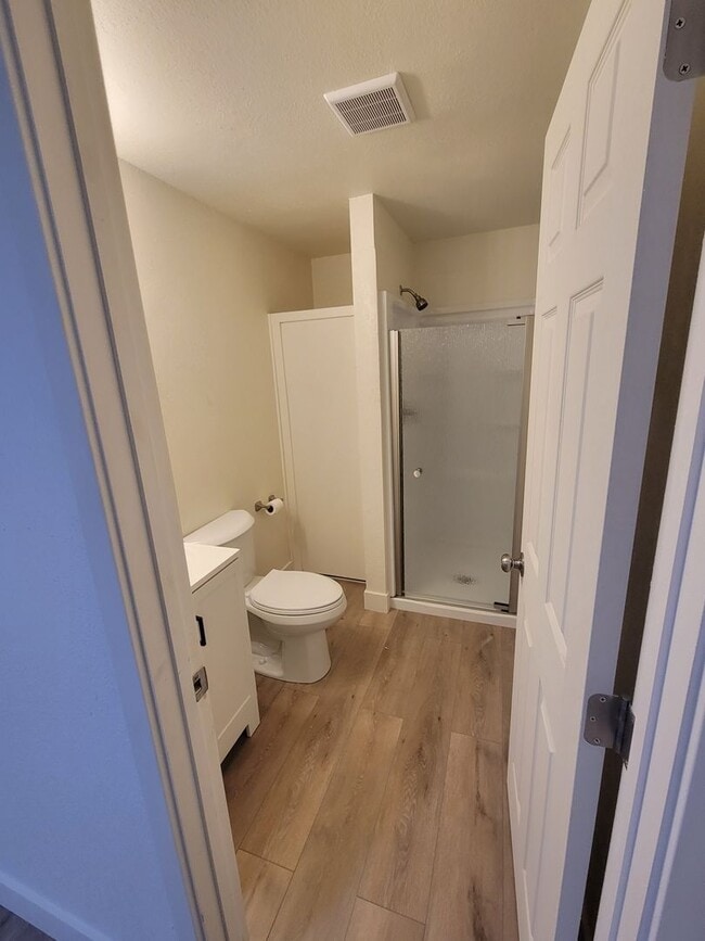 Building Photo - 3 bed/2 bath