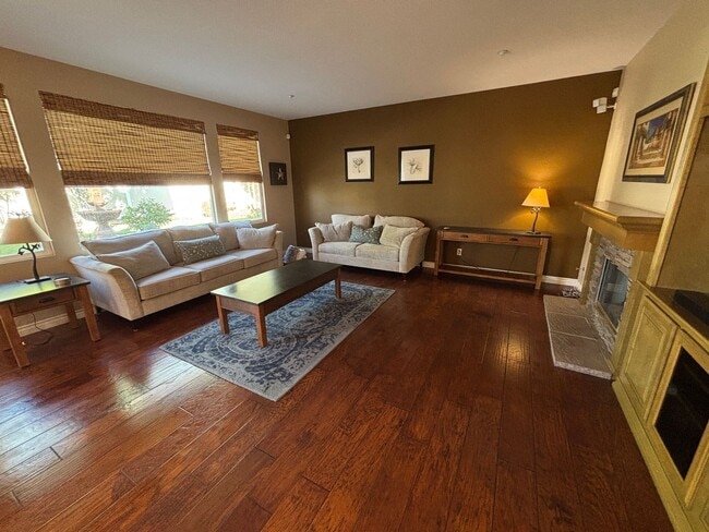 Building Photo - Gorgeous and spacious 5 bedroom FURNISHED home in Canyon Crest for rent!